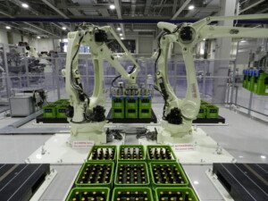 RŪPNIECĪBAS ROBOTI